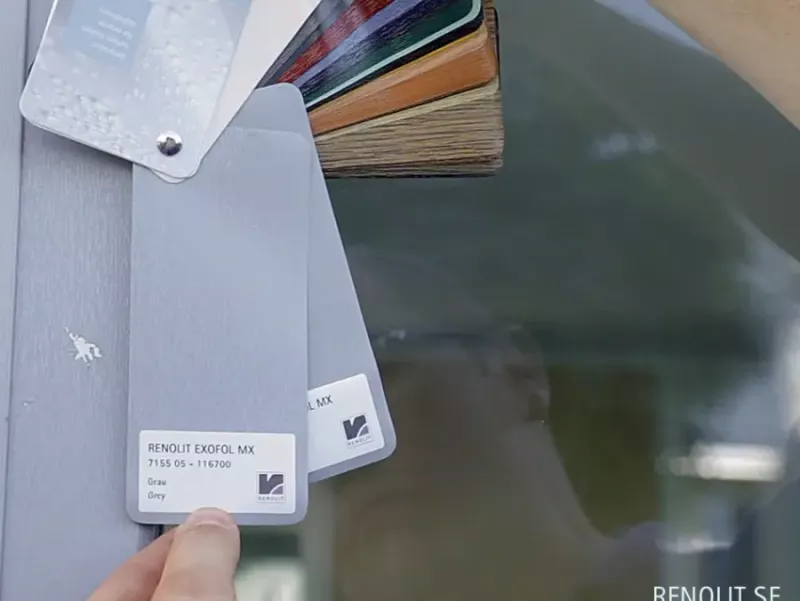 Colour matching: a RENOLIT film sample is compared with the existing window frame
