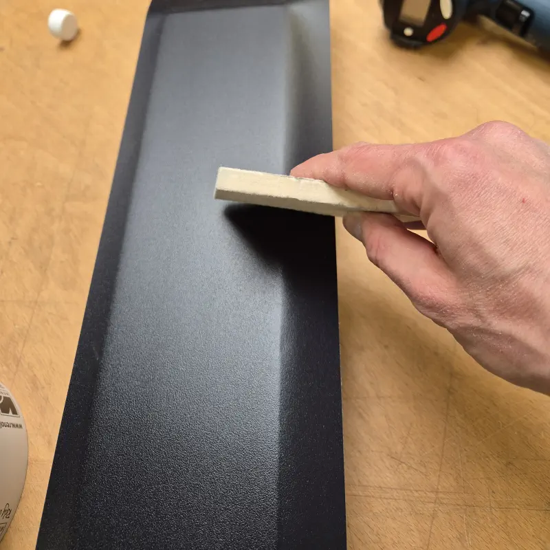 The backing paper of the self-adhesive film is peeled off